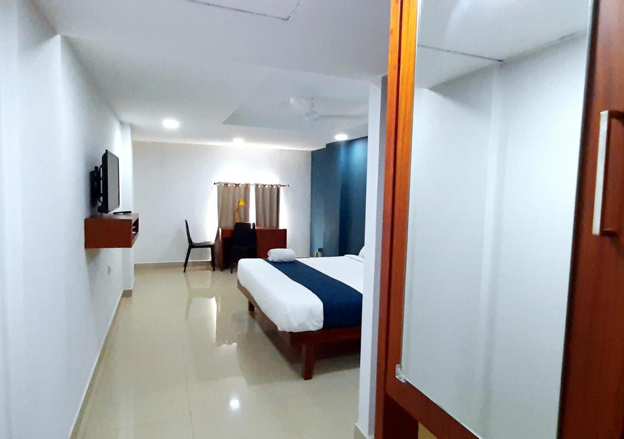 The Reach Hotel Kochi Esterno foto